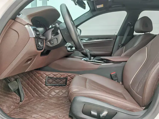 BMW 5 Series — Фото автомобиля 12