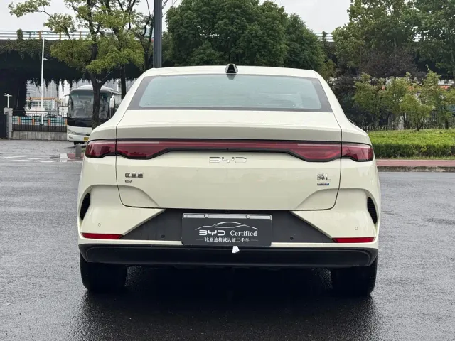 BYD Qin L — Фото автомобиля 14