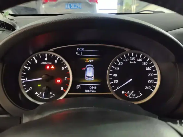 Nissan Tiida — Фото автомобиля 14
