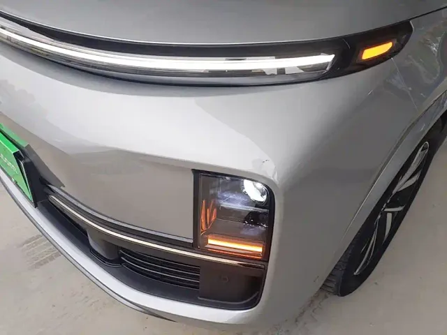 Li Auto L8 — Фото автомобиля 21