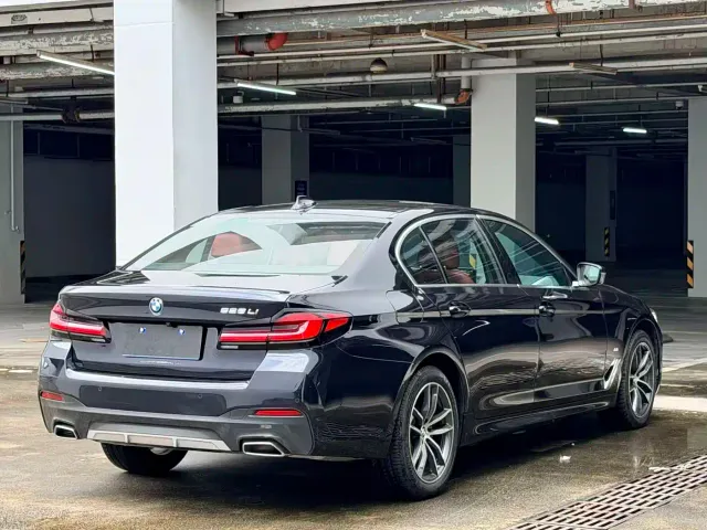 BMW 5 Series — Фото автомобиля 12