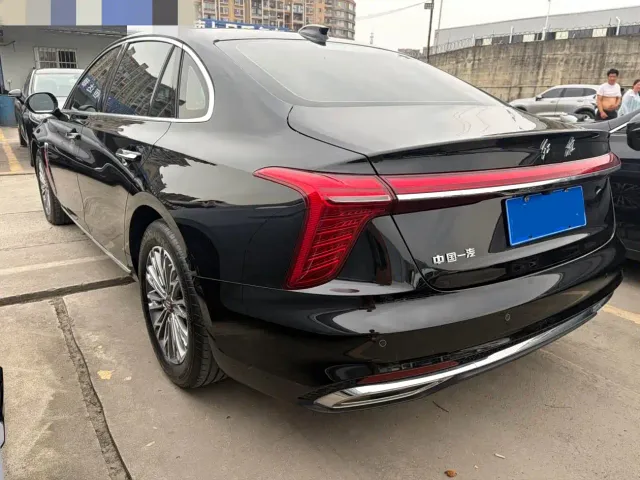Hongqi H5 — Фото автомобиля 7