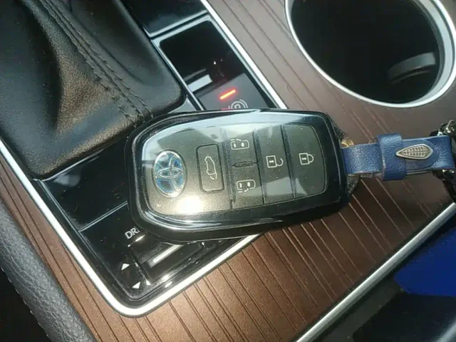 Toyota Sienna — Фото автомобиля 8