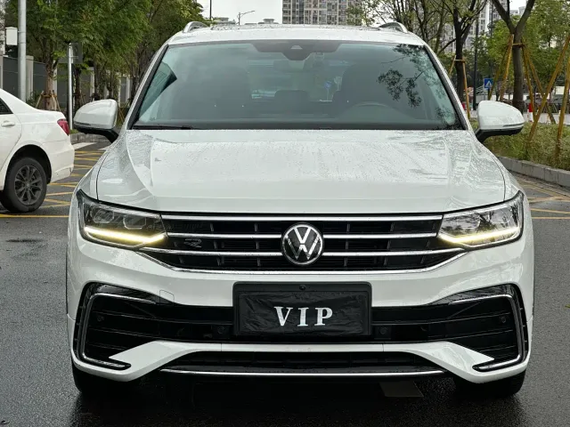 Volkswagen Tiguan L — Фото автомобиля 2