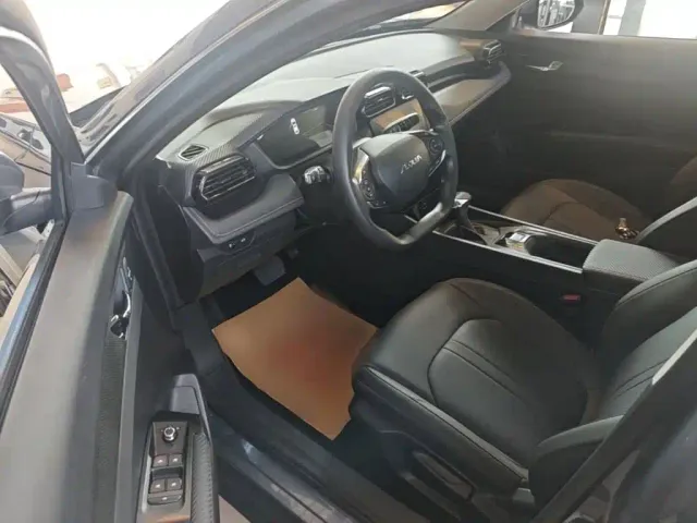 Dongfeng Yixuan — Фото автомобиля 15