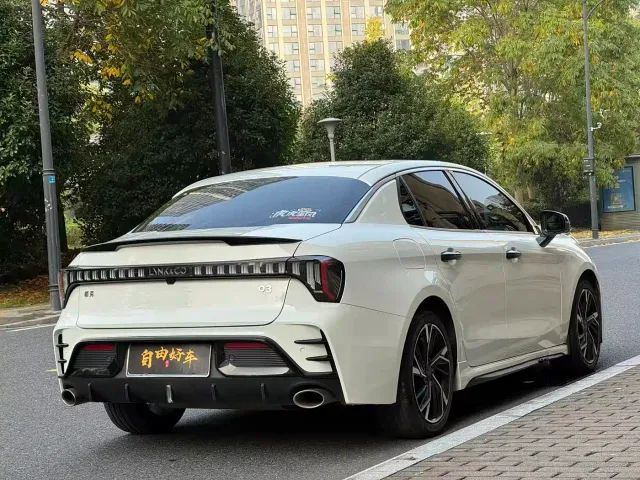 Lynk & Co 03 — Фото автомобиля 17