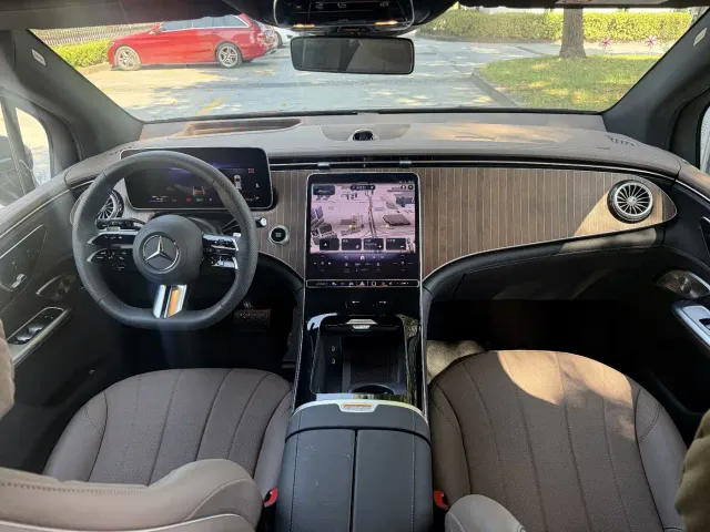 Mercedes-Benz EQE SUV — Фото автомобиля 10