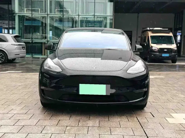 Tesla Model Y — Фото автомобиля 2