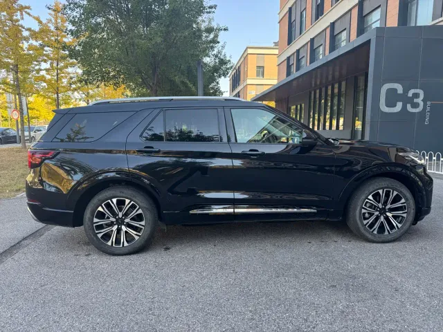 Ford Explorer — Фото автомобиля 4