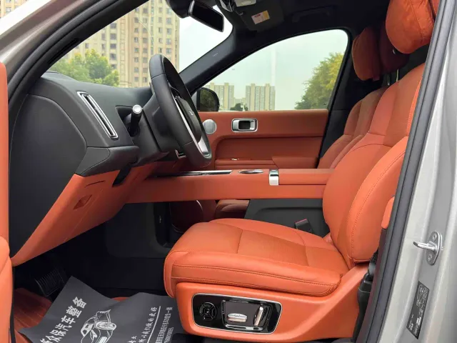 Li Auto L8 — Фото автомобиля 4