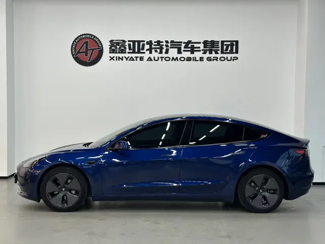 Tesla Model 3 — Фото автомобиля 3