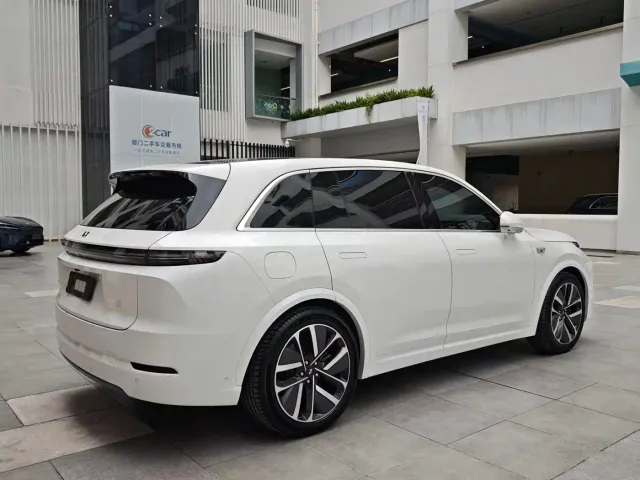Li Auto L7 — Фото автомобиля 14