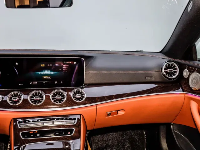 Mercedes-Benz E-Class — Фото автомобиля 26