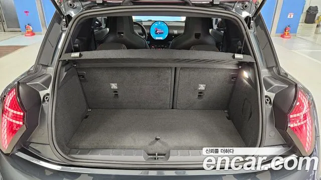 MINI Cooper Generation 4 — Фото автомобиля 20