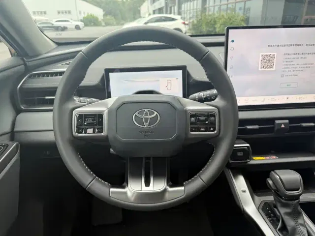 Toyota RAV4 — Фото автомобиля 7