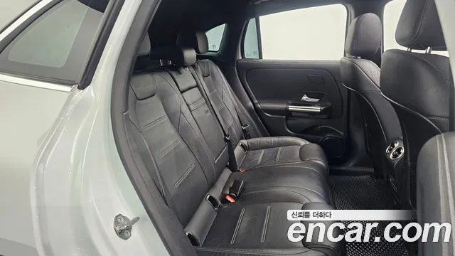 Mercedes-Benz EQA — Фото автомобиля 12