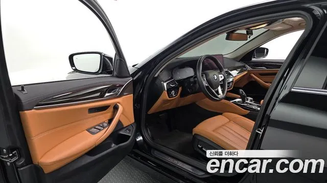 BMW 5 Series G30 — Фото автомобиля 10
