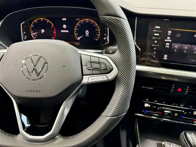 Volkswagen Passat — Фото автомобиля 24