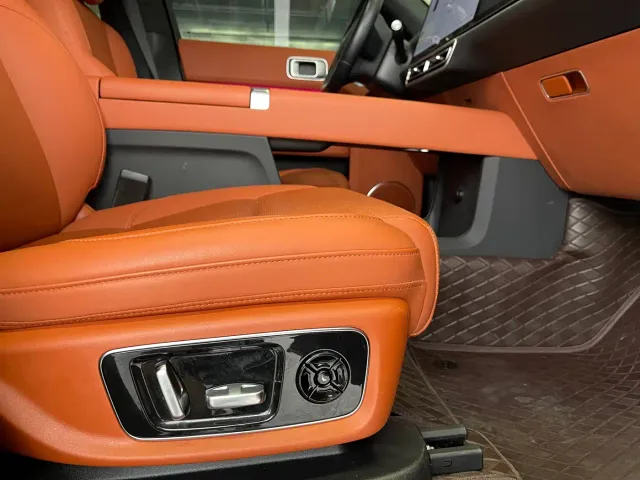 Li Auto L8 — Фото автомобиля 30