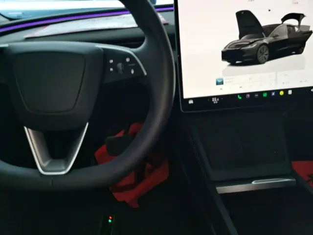 Tesla Model 3 — Фото автомобиля 13
