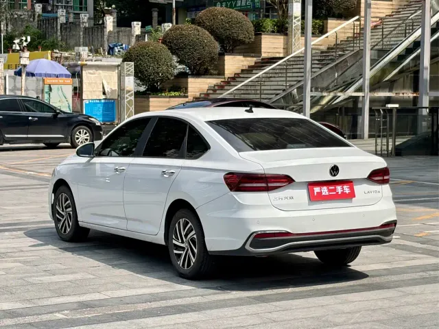 Volkswagen Lavida — Фото автомобиля 9