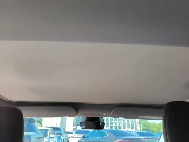 Tesla Model 3 — Фото автомобиля 17