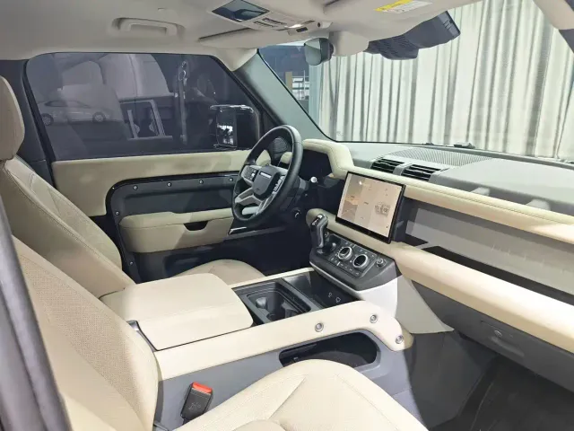 Land Rover Defender — Фото автомобиля 8