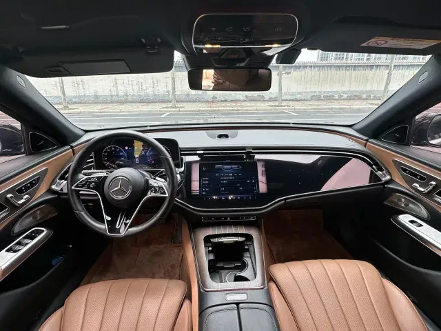 Mercedes-Benz E-Class — Фото автомобиля 4