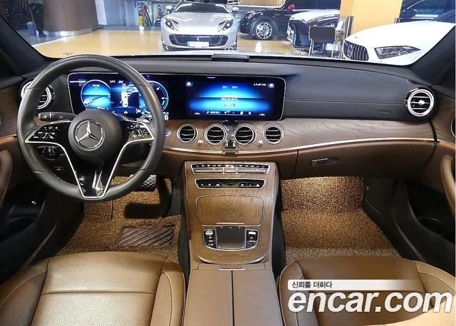 Mercedes-Benz E-Class — Фото автомобиля 7