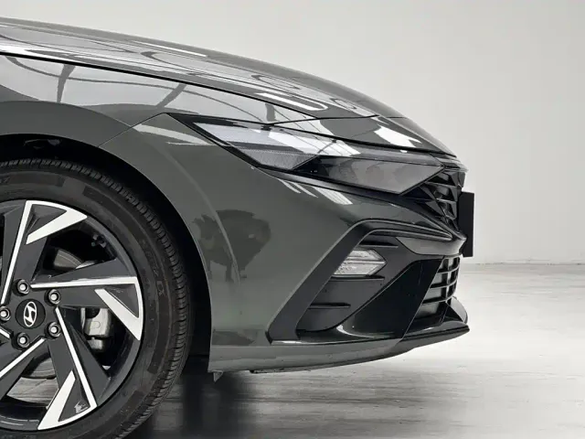 Hyundai Elantra — Фото автомобиля 12