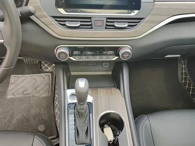 Nissan Teana — Фото автомобиля 16