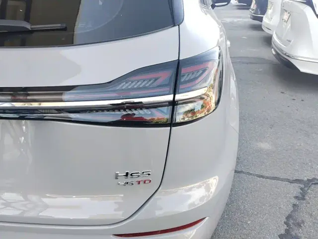 Hongqi HS5 — Фото автомобиля 7