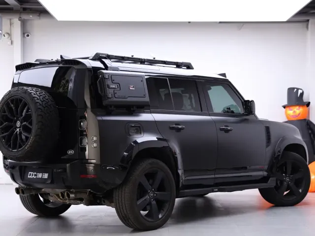 Land Rover Defender — Фото автомобиля 7