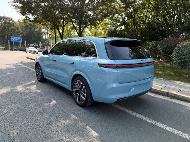 Li Auto L8 — Фото автомобиля 12