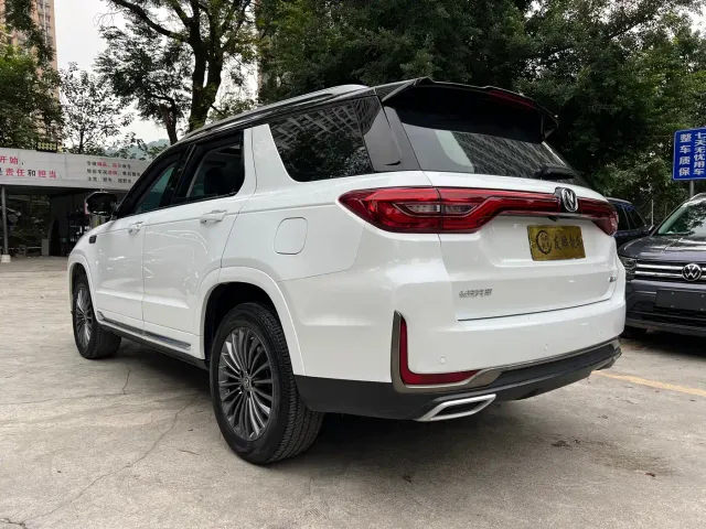 Changan CS95 — Фото автомобиля 18
