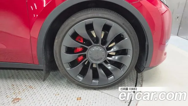 Tesla Model Y — Фото автомобиля 5