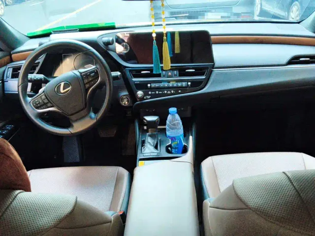 Lexus ES — Фото автомобиля 5