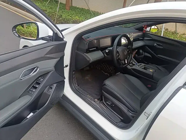 BYD Qin L — Фото автомобиля 15