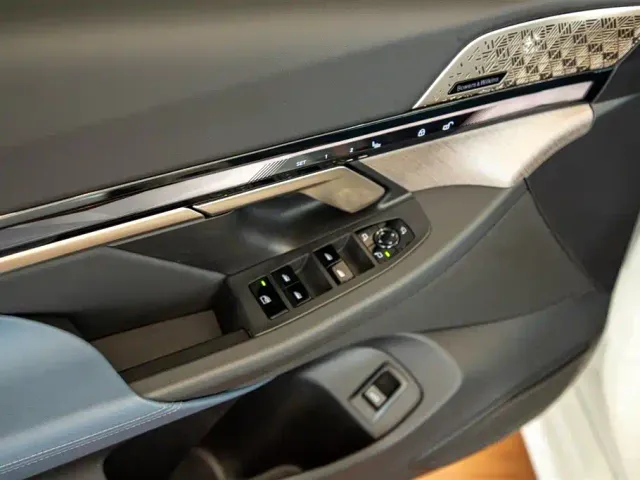 BMW 5 Series — Фото автомобиля 12