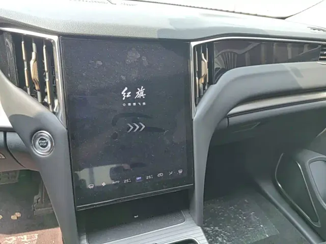 Hongqi HS7 PHEV — Фото автомобиля 17