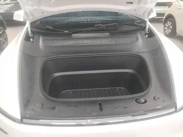 Tesla Model Y — Фото автомобиля 19