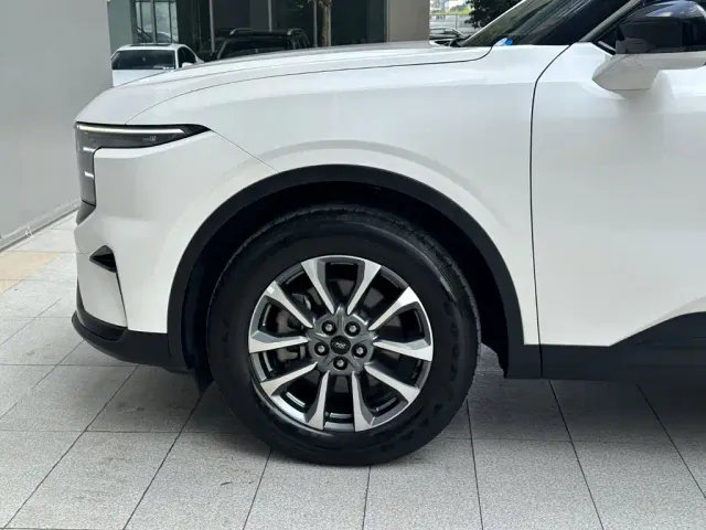 Ford Edge — Фото автомобиля 5