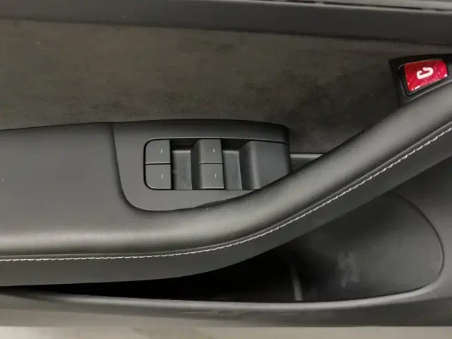 Tesla Model 3 — Фото автомобиля 9