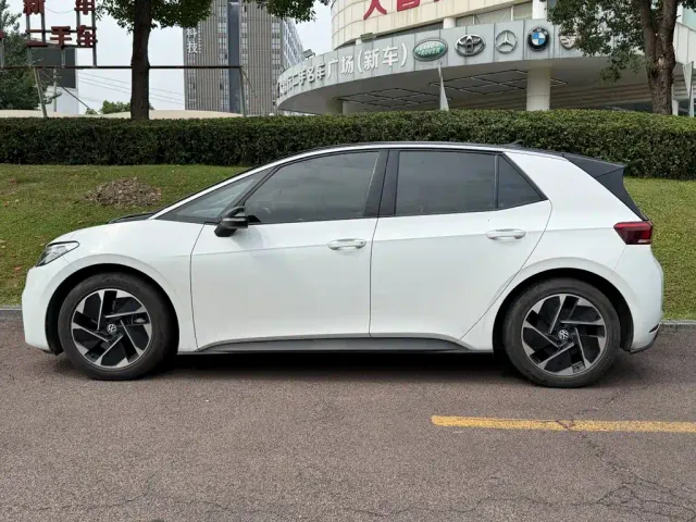 Volkswagen ID.3 — Фото автомобиля 3