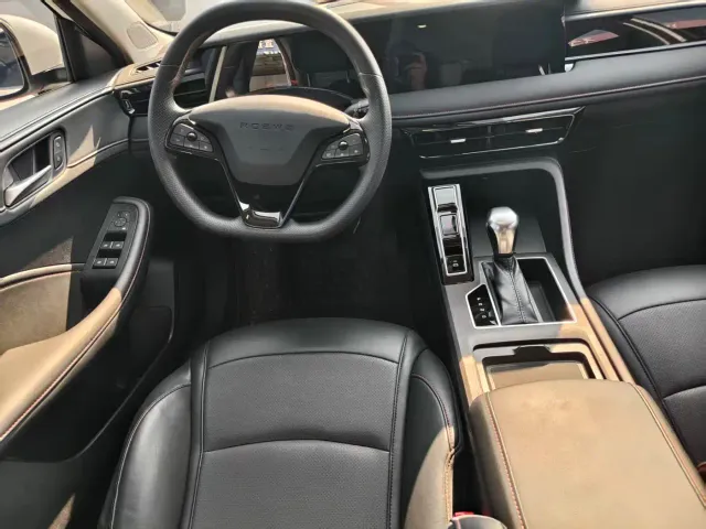 Roewe i5 — Фото автомобиля 9