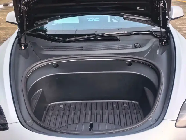 Tesla Model 3 — Фото автомобиля 17