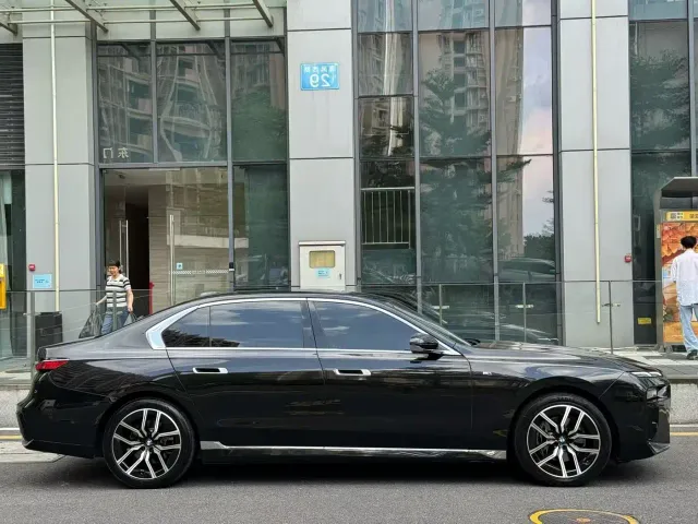 BMW 7 Series — Фото автомобиля 3