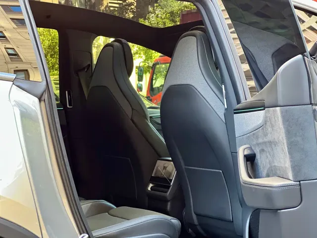 Tesla Model Y L — Фото автомобиля 20