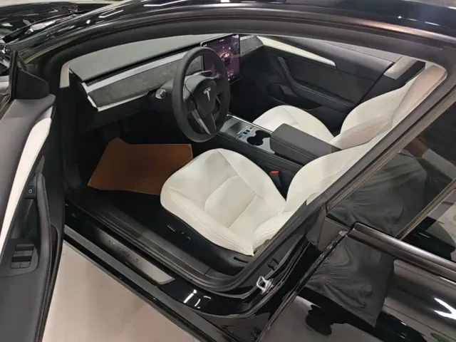 Tesla Model 3 — Фото автомобиля 15