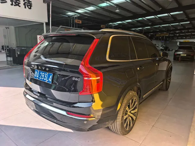 Volvo XC90 — Фото автомобиля 2